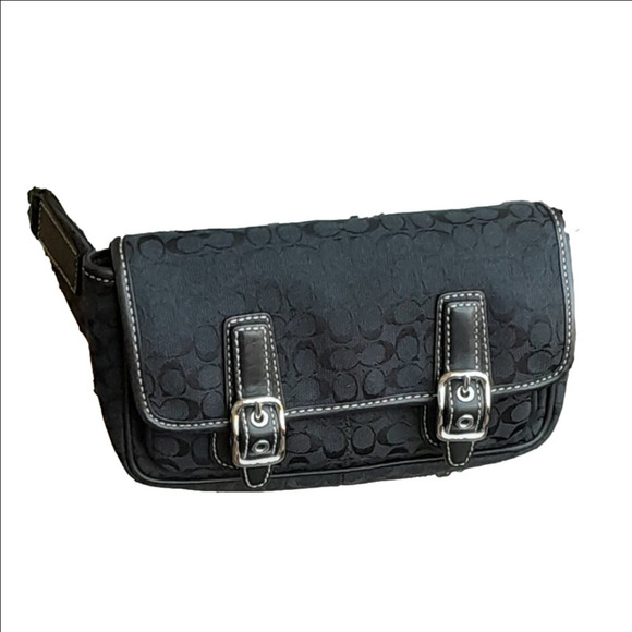 Coach Handbags - Vintage Coach Bon Voyage Belt Bag